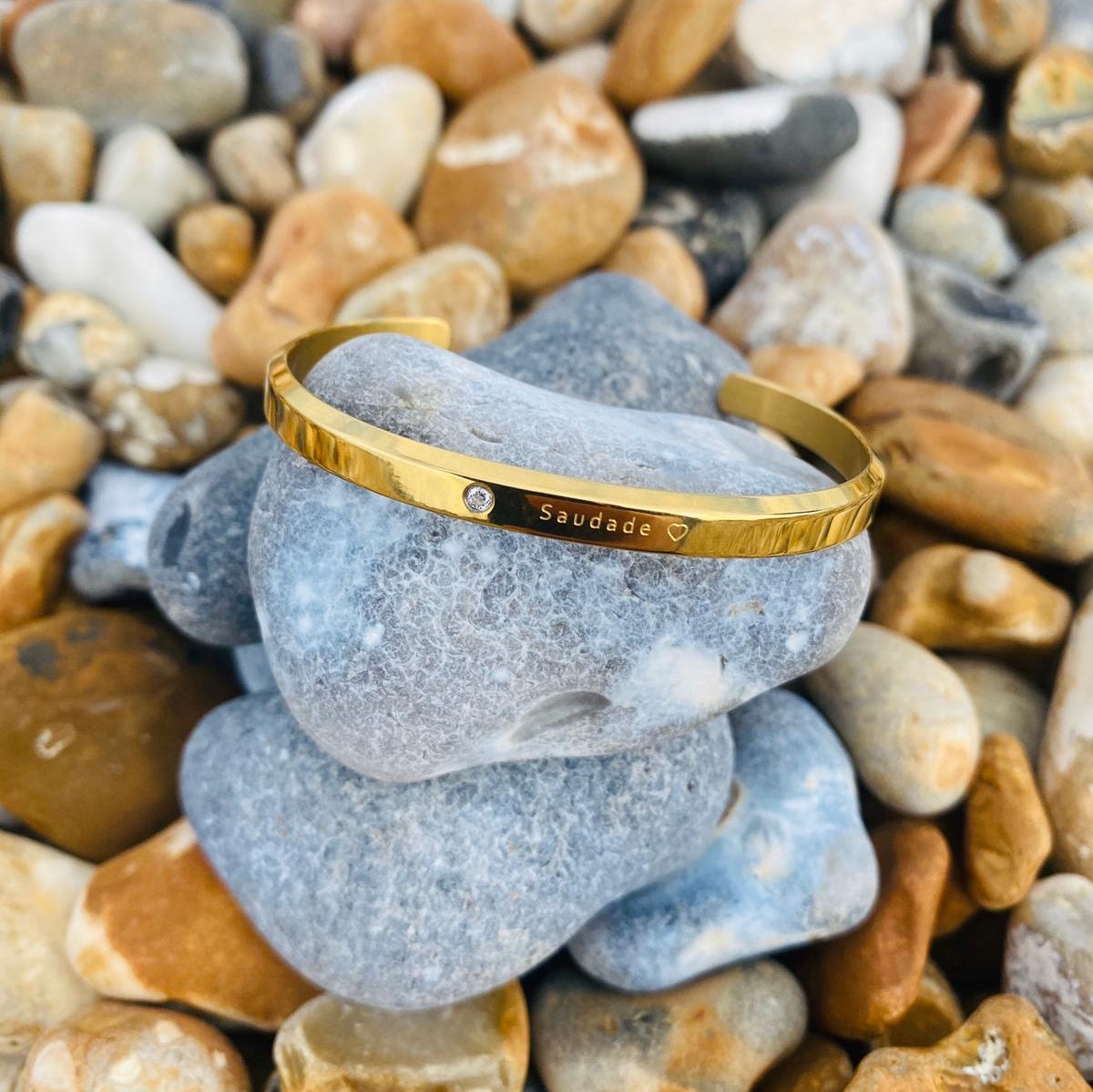 Portugiesisches Armband: Ein zeitloses Symbol für Liebe, Freiheit und Saudade