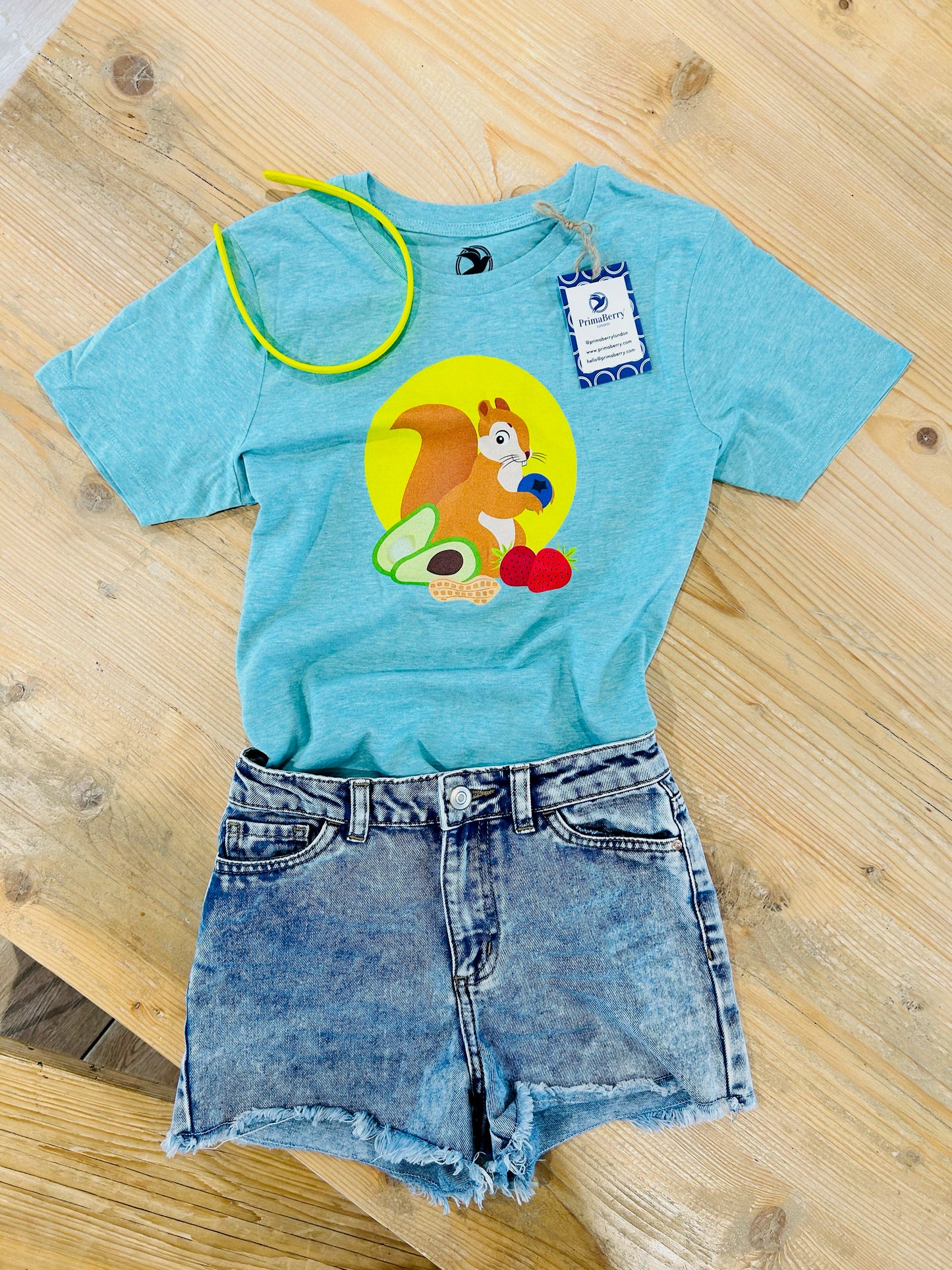 Eichhörnchengrünes T-Shirt aus Bio-Baumwolle für Kinder: Nachhaltiges und stilvolles T-Shirt, inspiriert von den verspielten Eichhörnchen aus dem Hyde Park